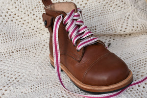 Shoelace laces