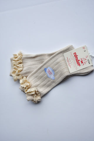 Linen rib knee-highs with vintage lace